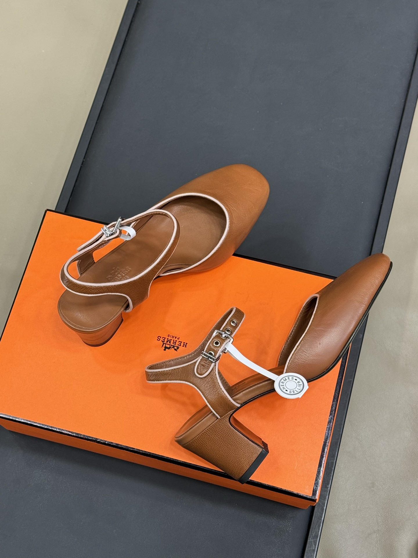 HERMES 00189