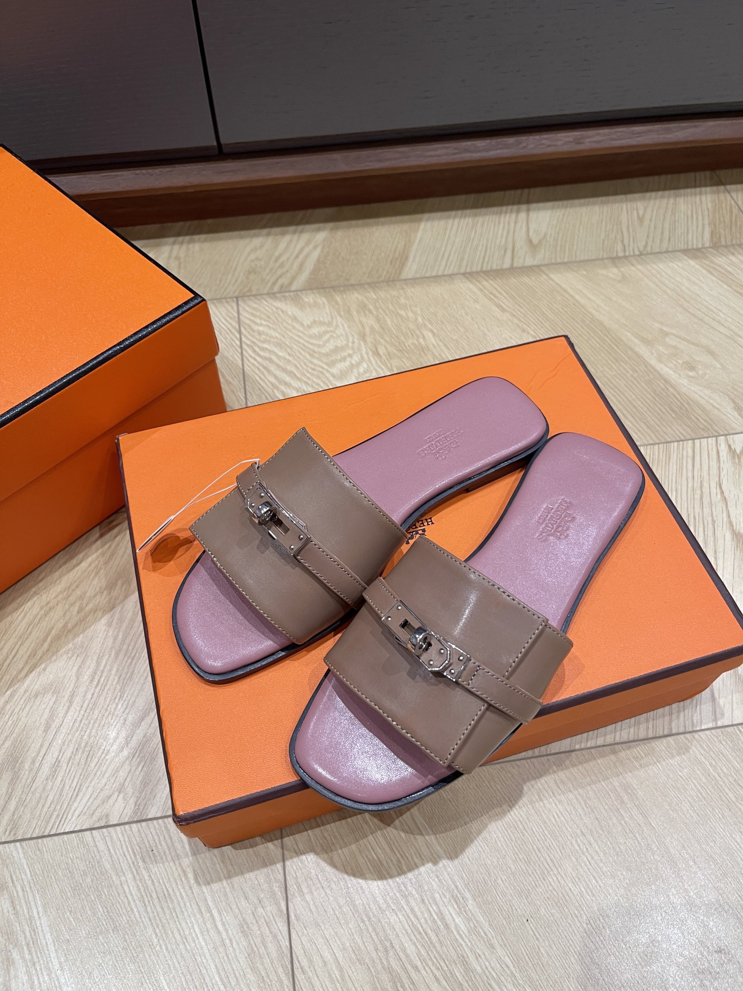 HERMES 00229 HERMES 00229