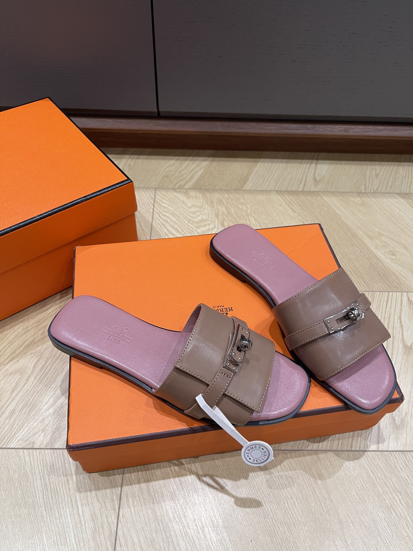 HERMES 00229 HERMES 00229