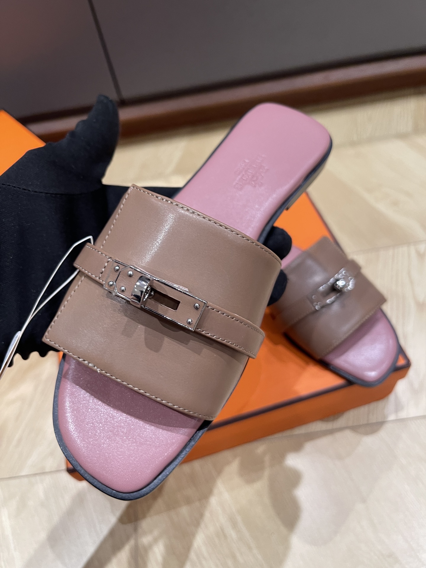 HERMES 00229 HERMES 00229