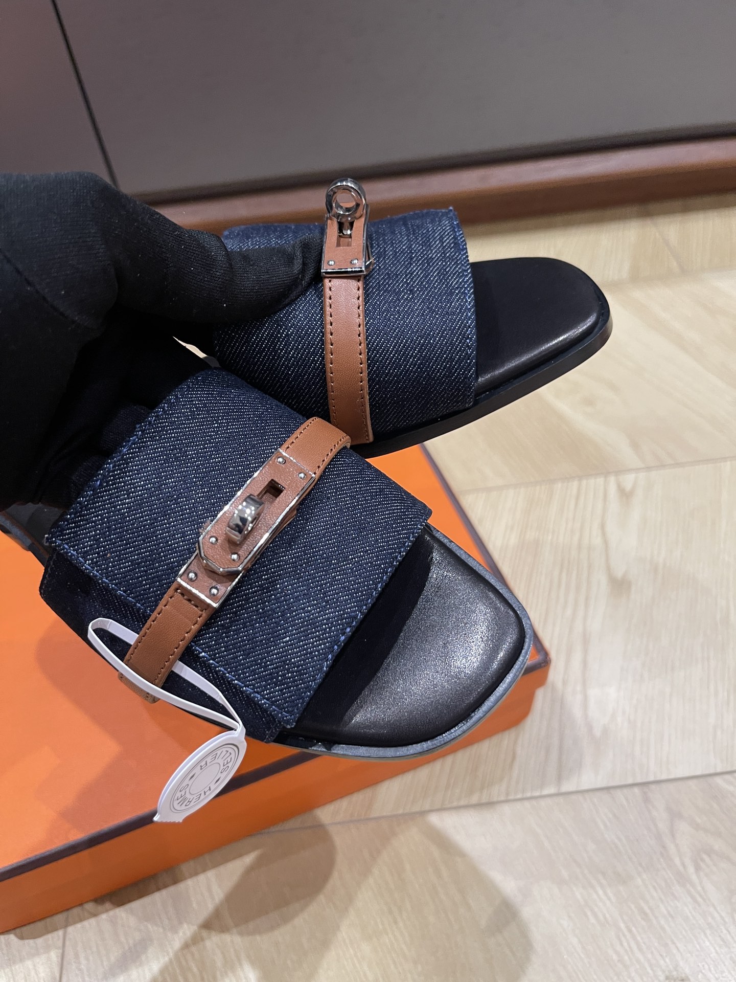 HERMES 00268