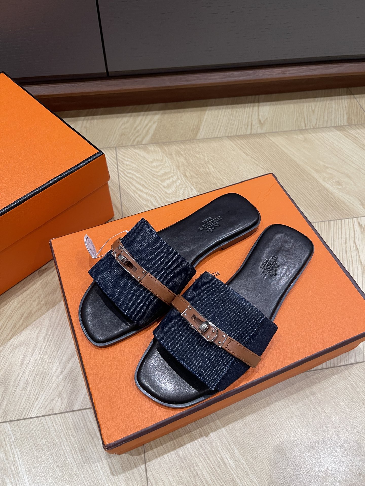 HERMES 00268