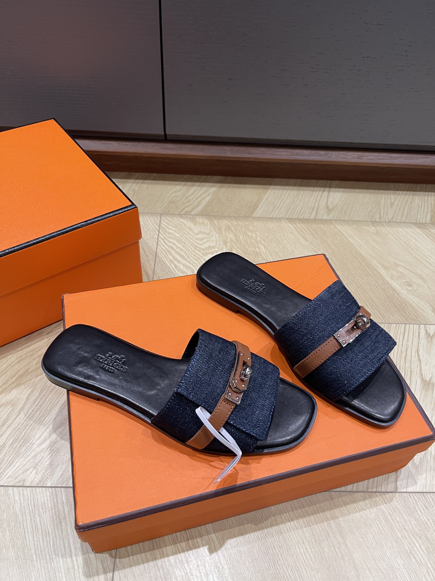 HERMES 00268