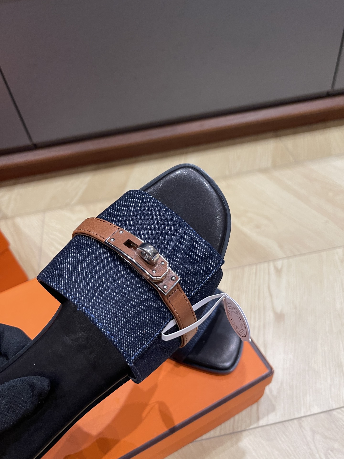 HERMES 00268