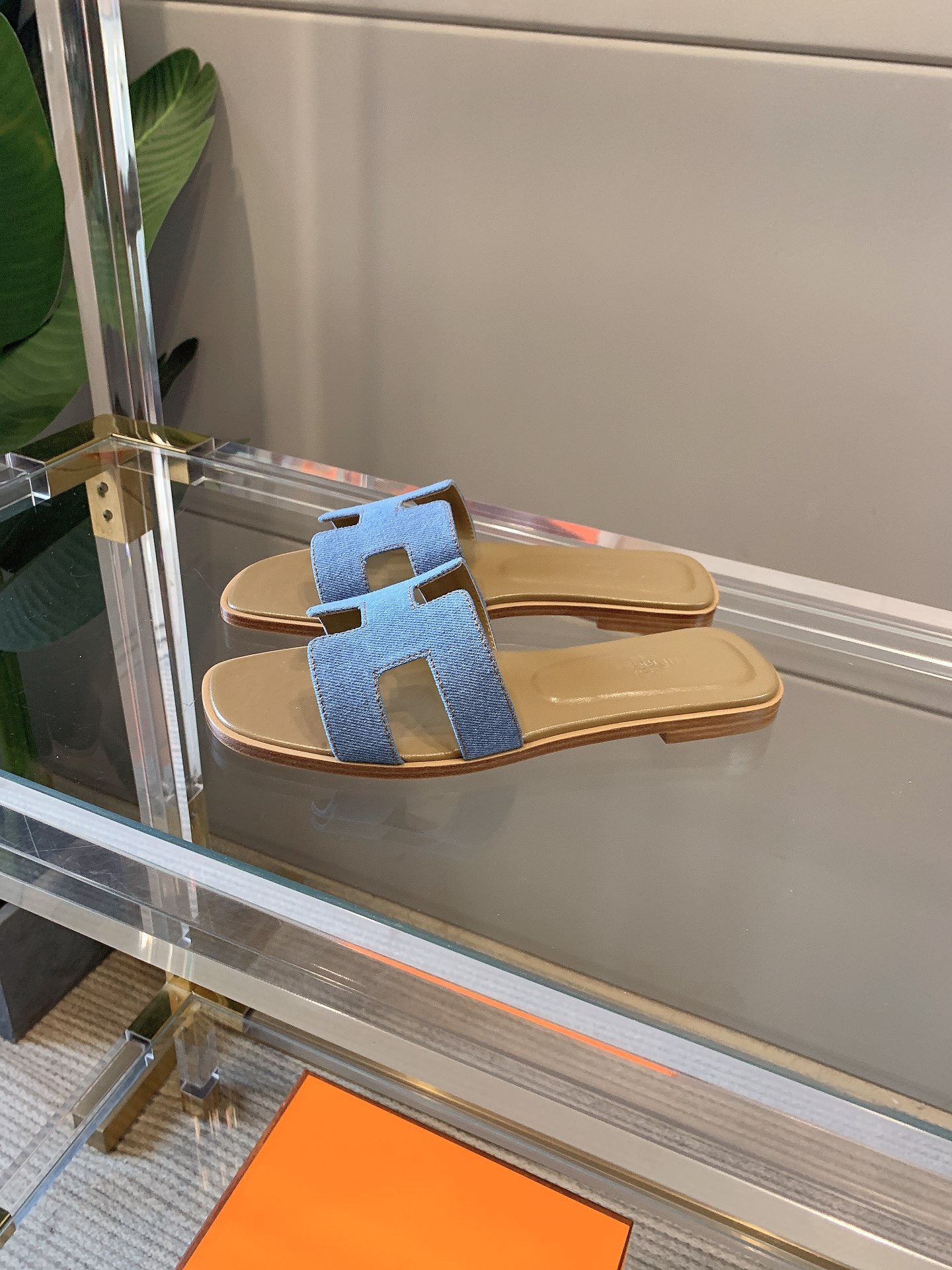 HERMES 00319 HERMES 00319