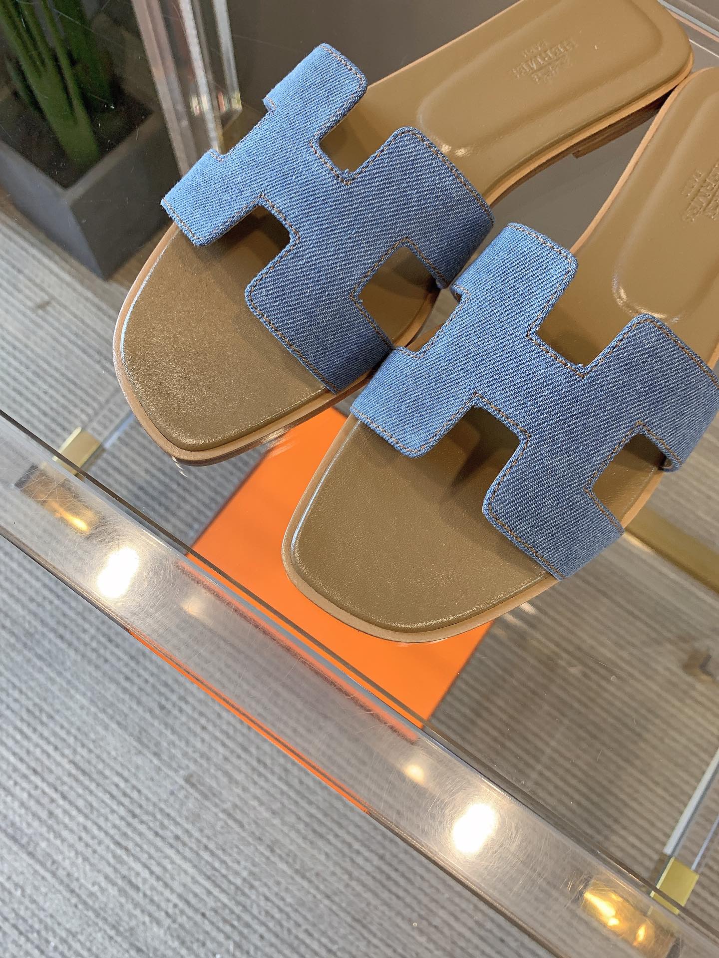 HERMES 00319 HERMES 00319