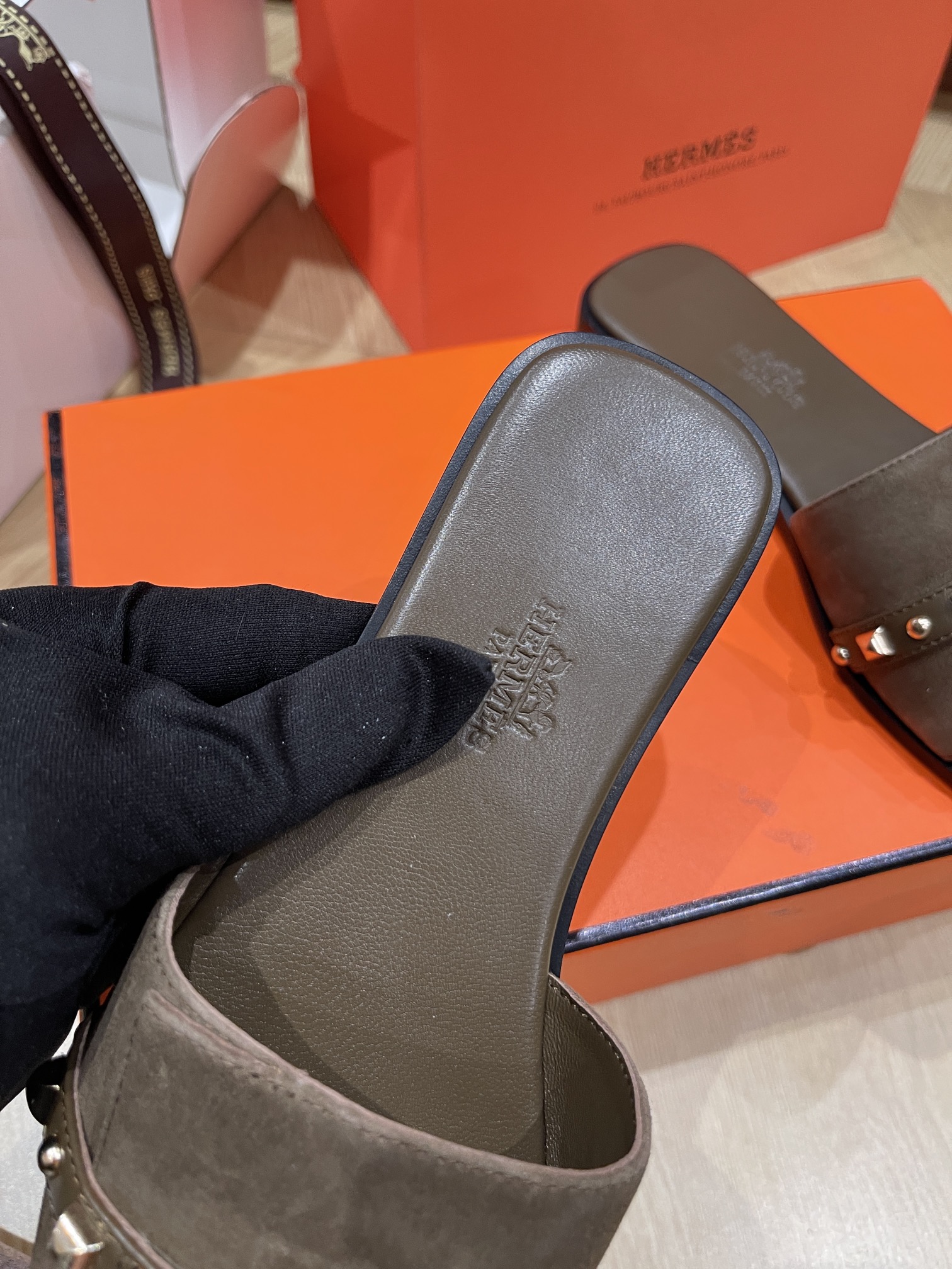 HERMES 00319 HERMES 00319