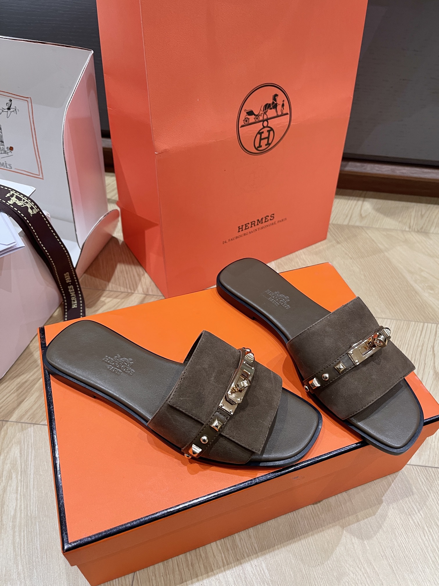HERMES 00319 HERMES 00319