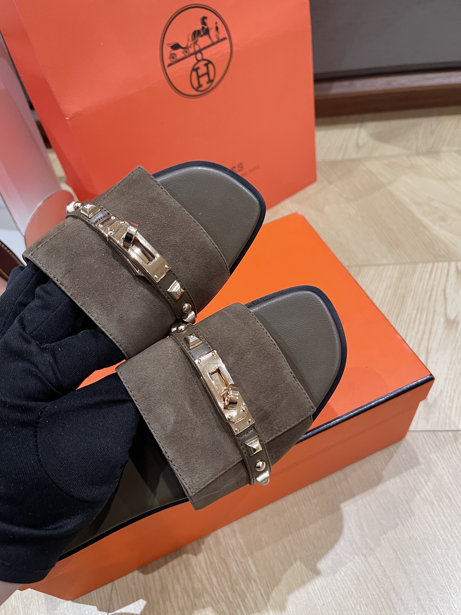 HERMES 00319 HERMES 00319