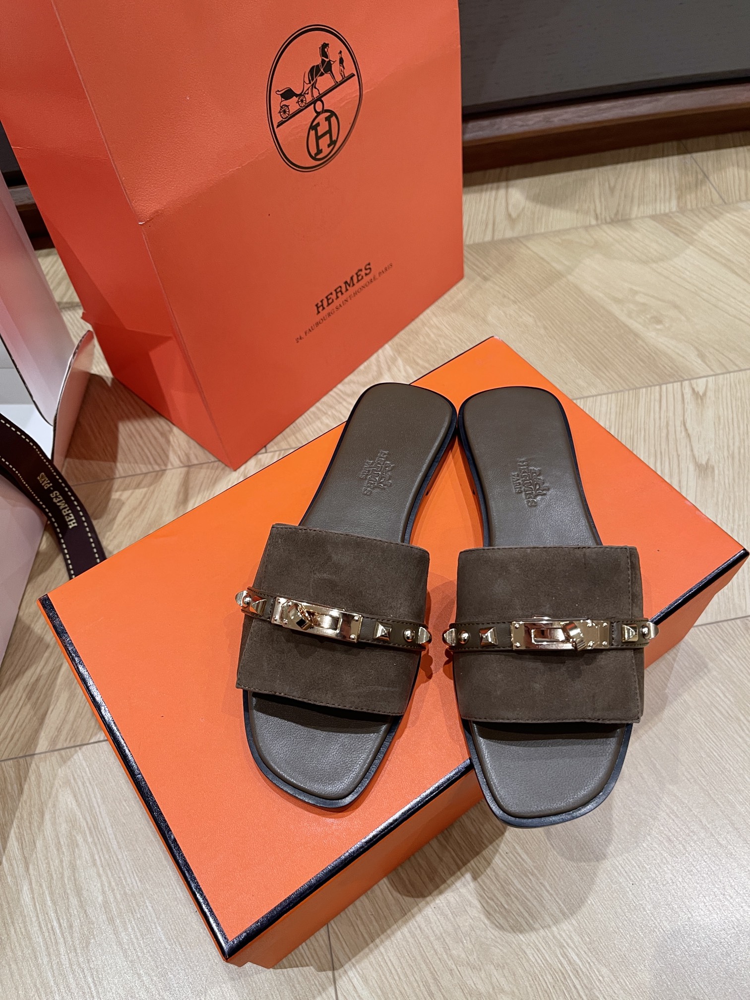 HERMES 00319 HERMES 00319