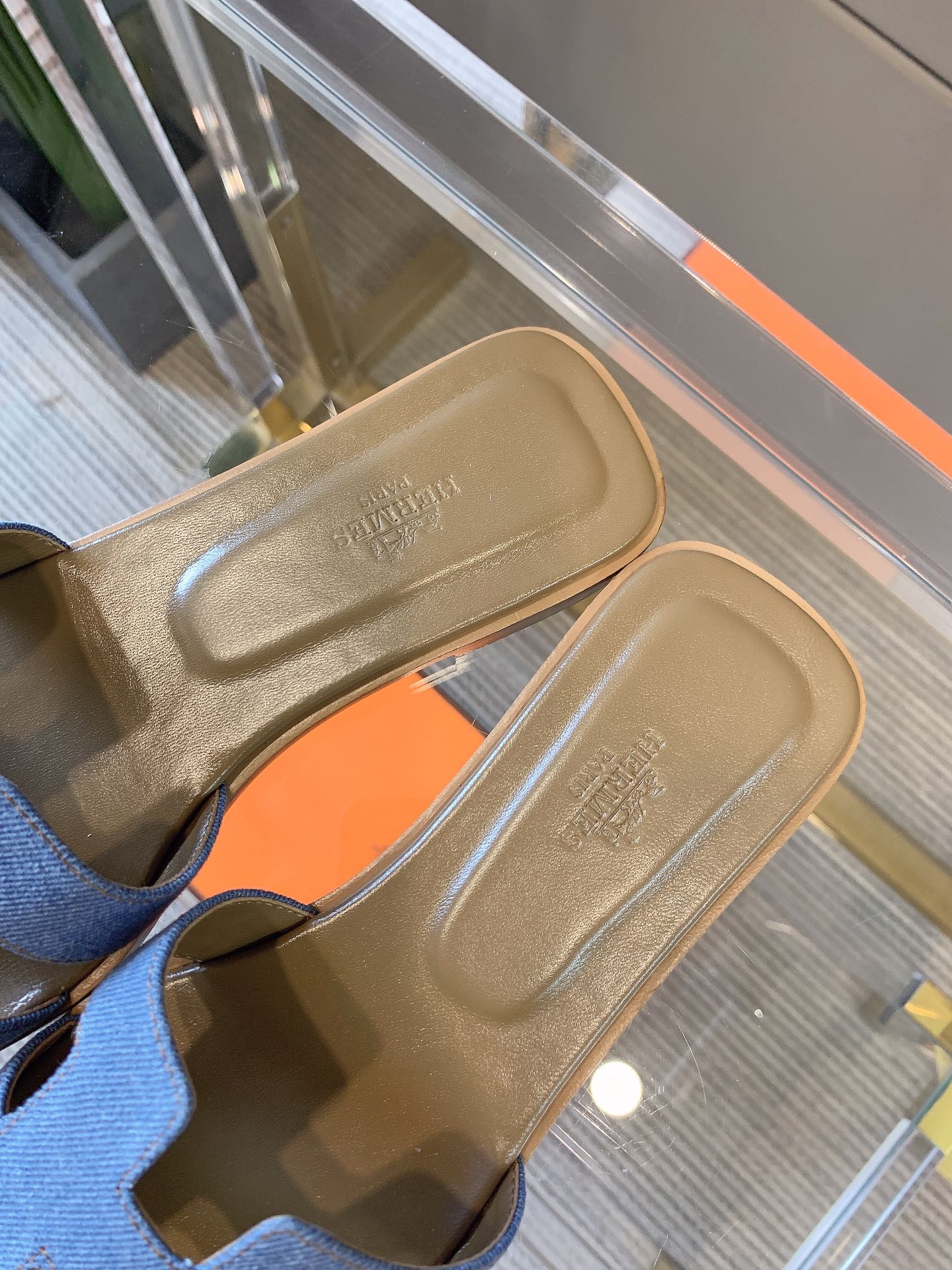 HERMES 00319 HERMES 00319