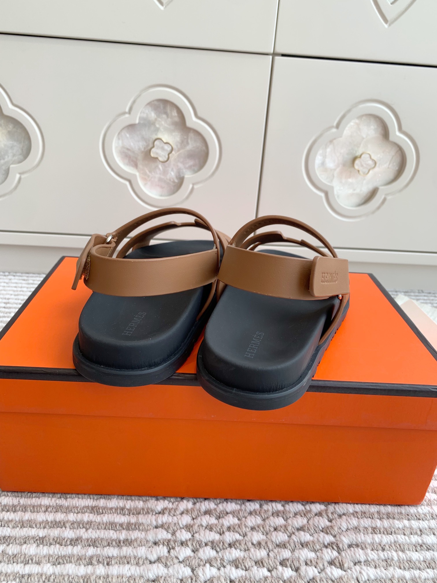 HERMES 00319