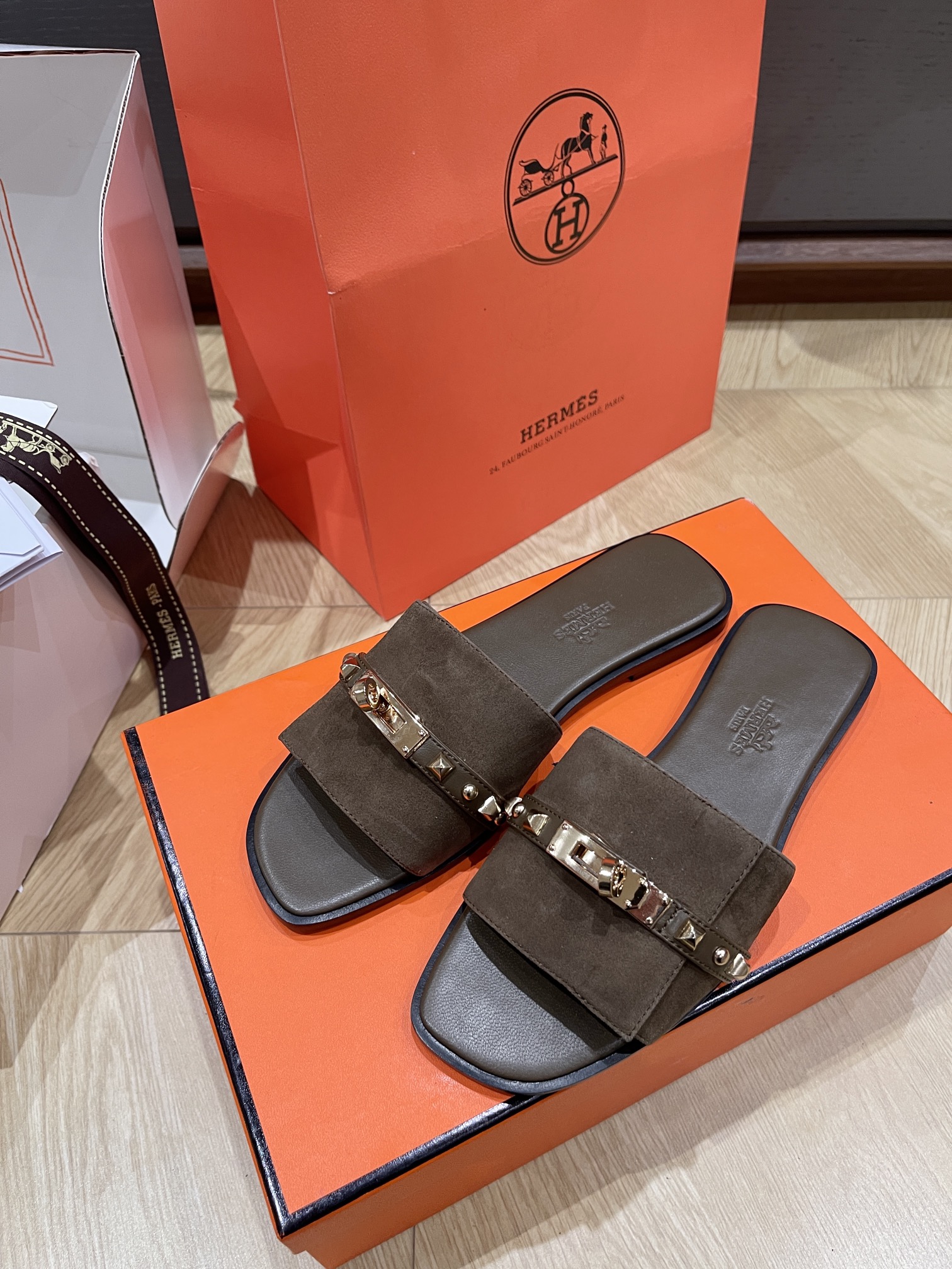 HERMES 00319 HERMES 00319