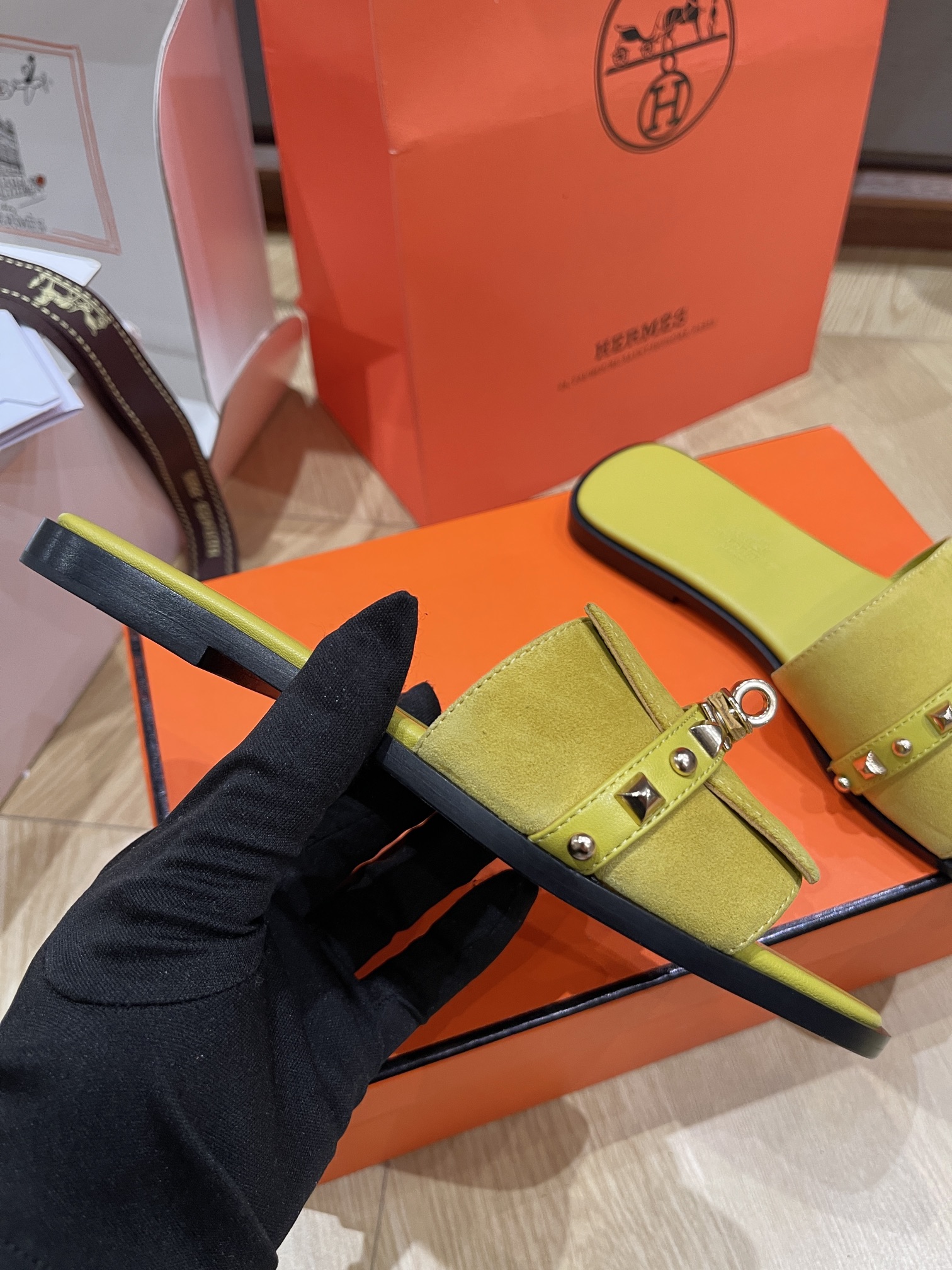 HERMES 00329