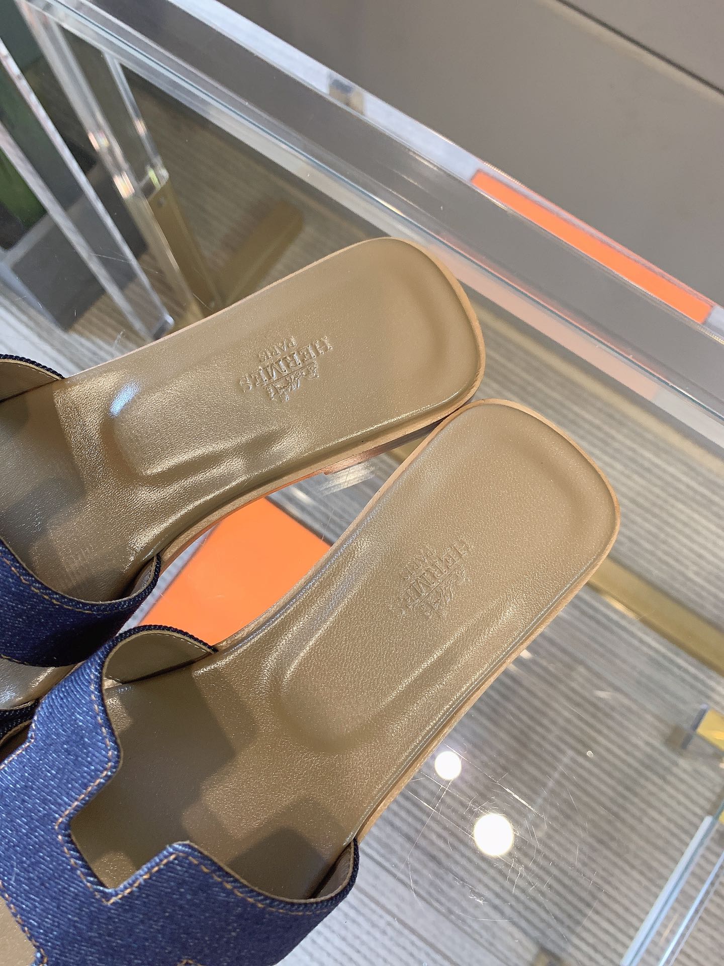 HERMES  00329
