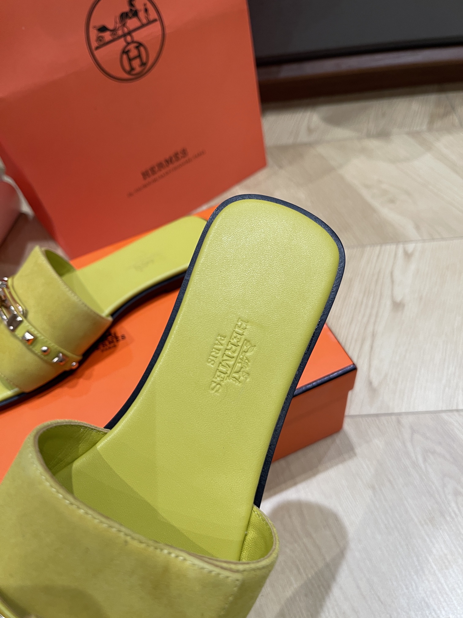 HERMES 00329
