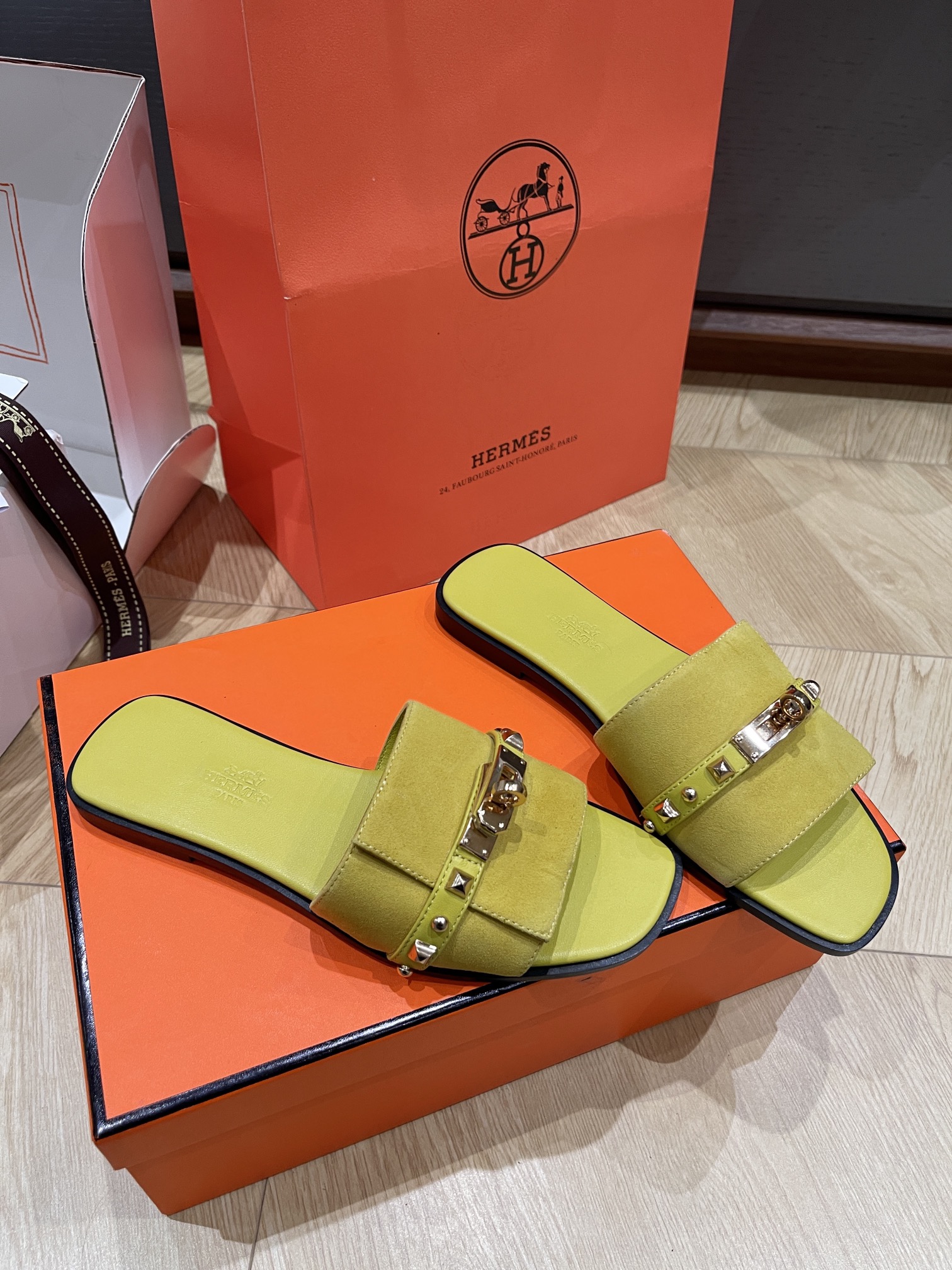 HERMES 00329