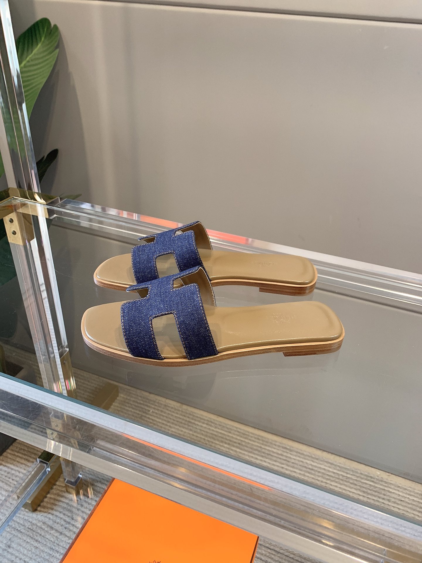 HERMES  00329