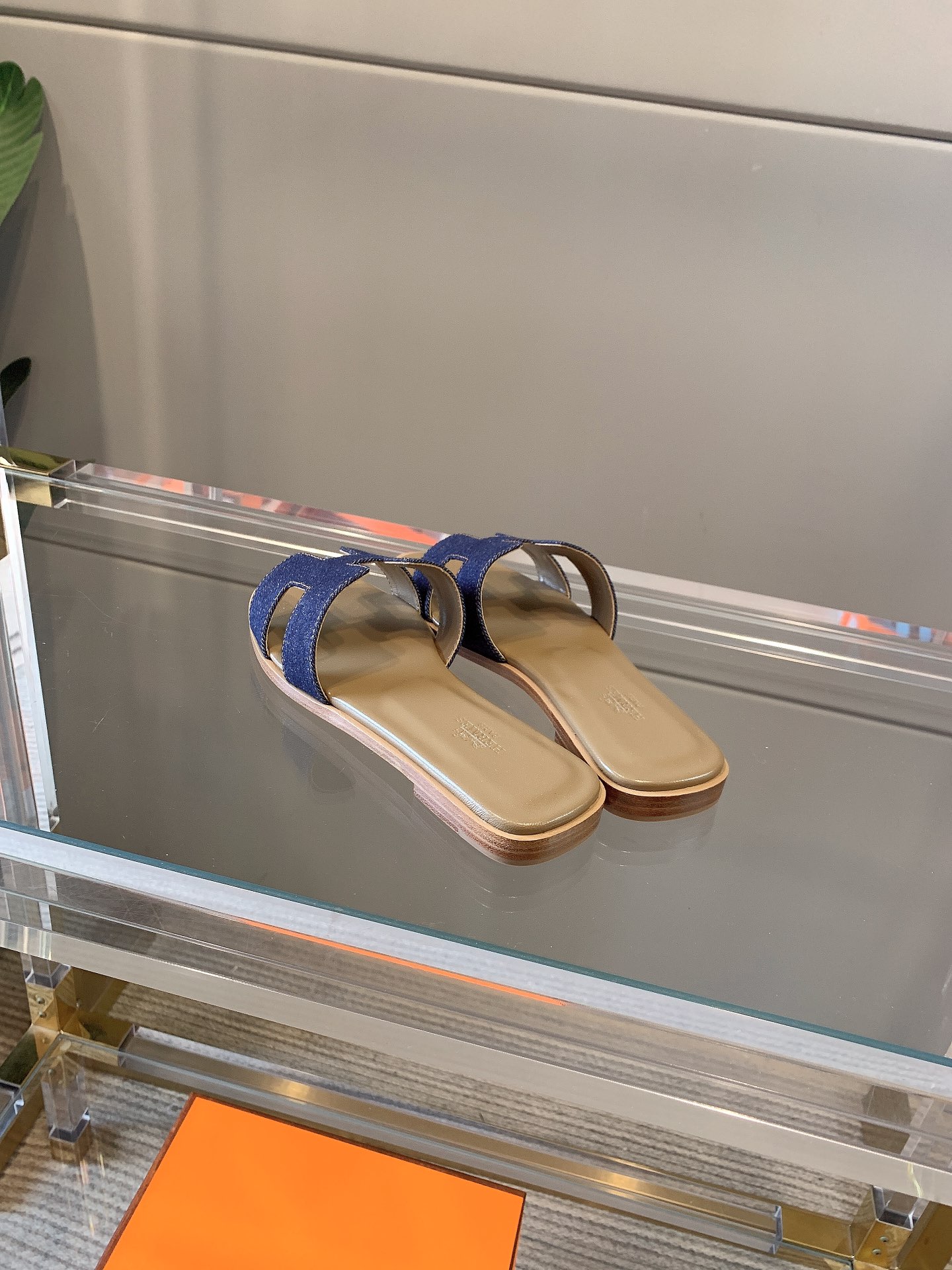 HERMES  00329