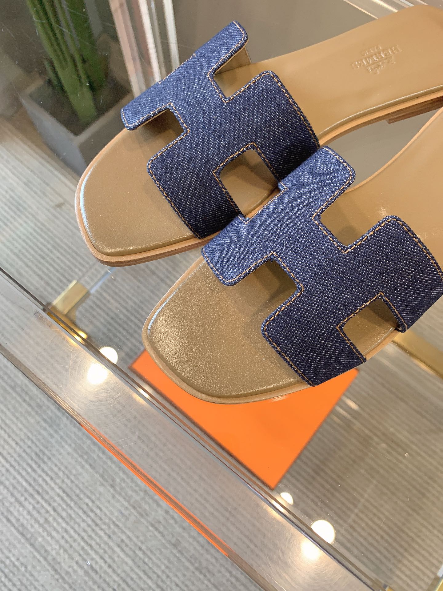 HERMES  00329