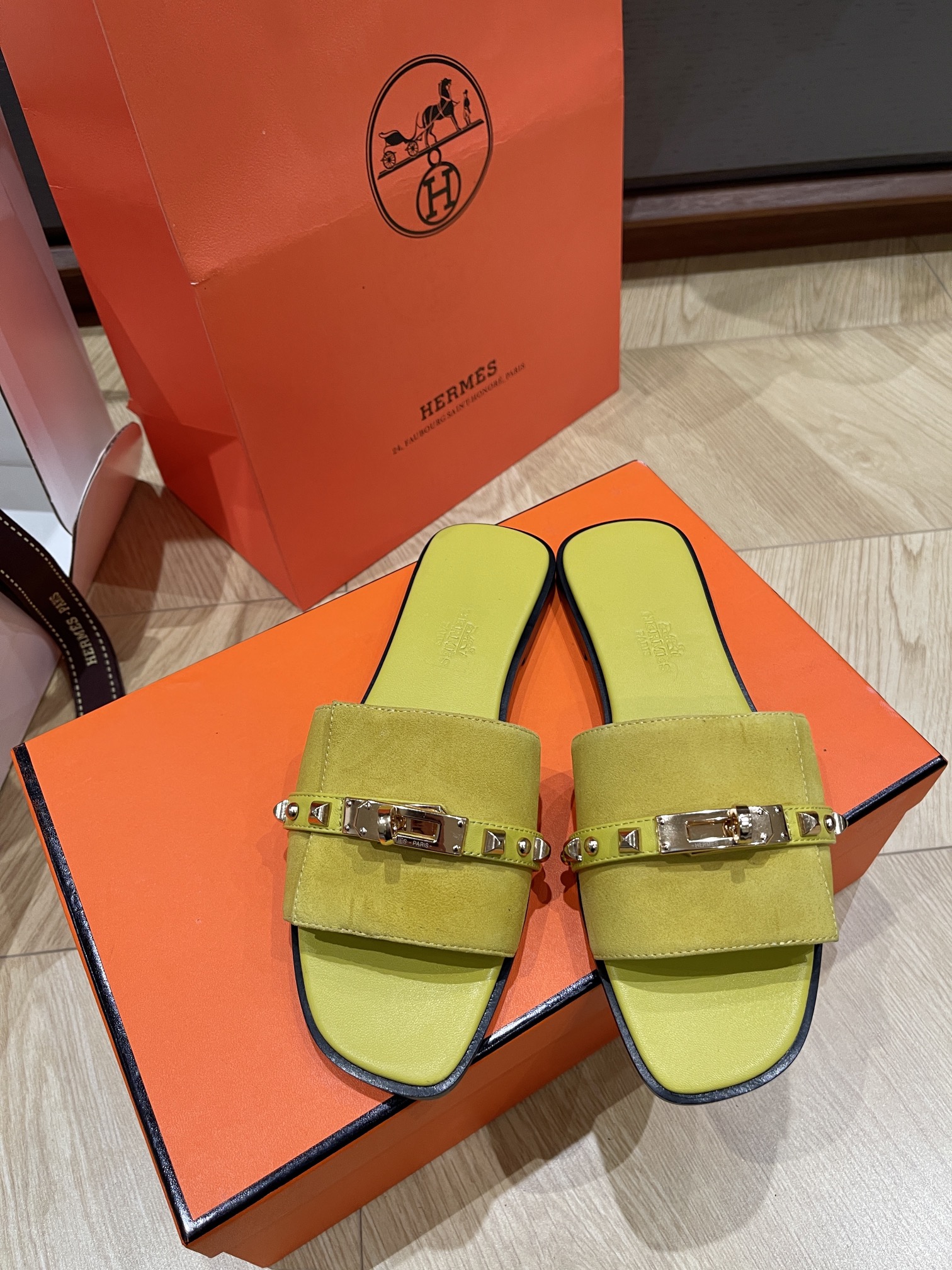 HERMES 00329