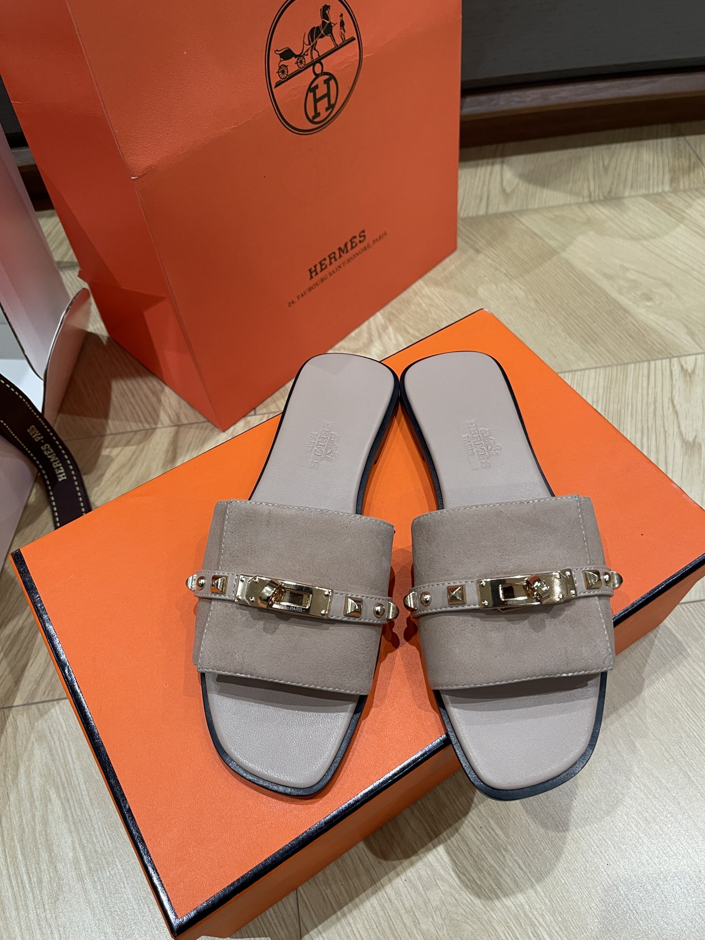 HERMES 00338