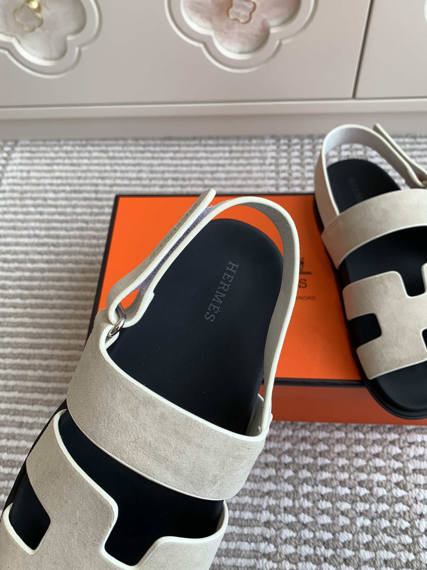 HERMES 00379