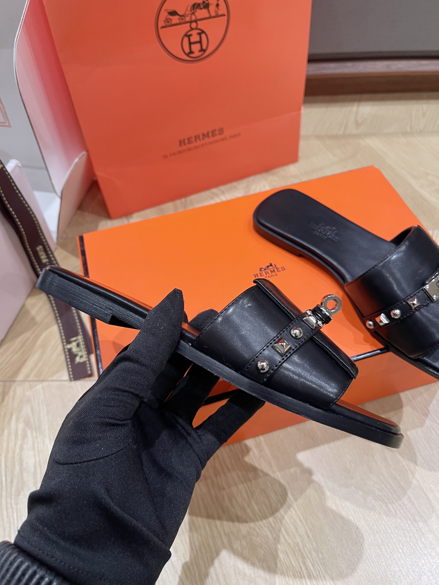 HERMES 00379
