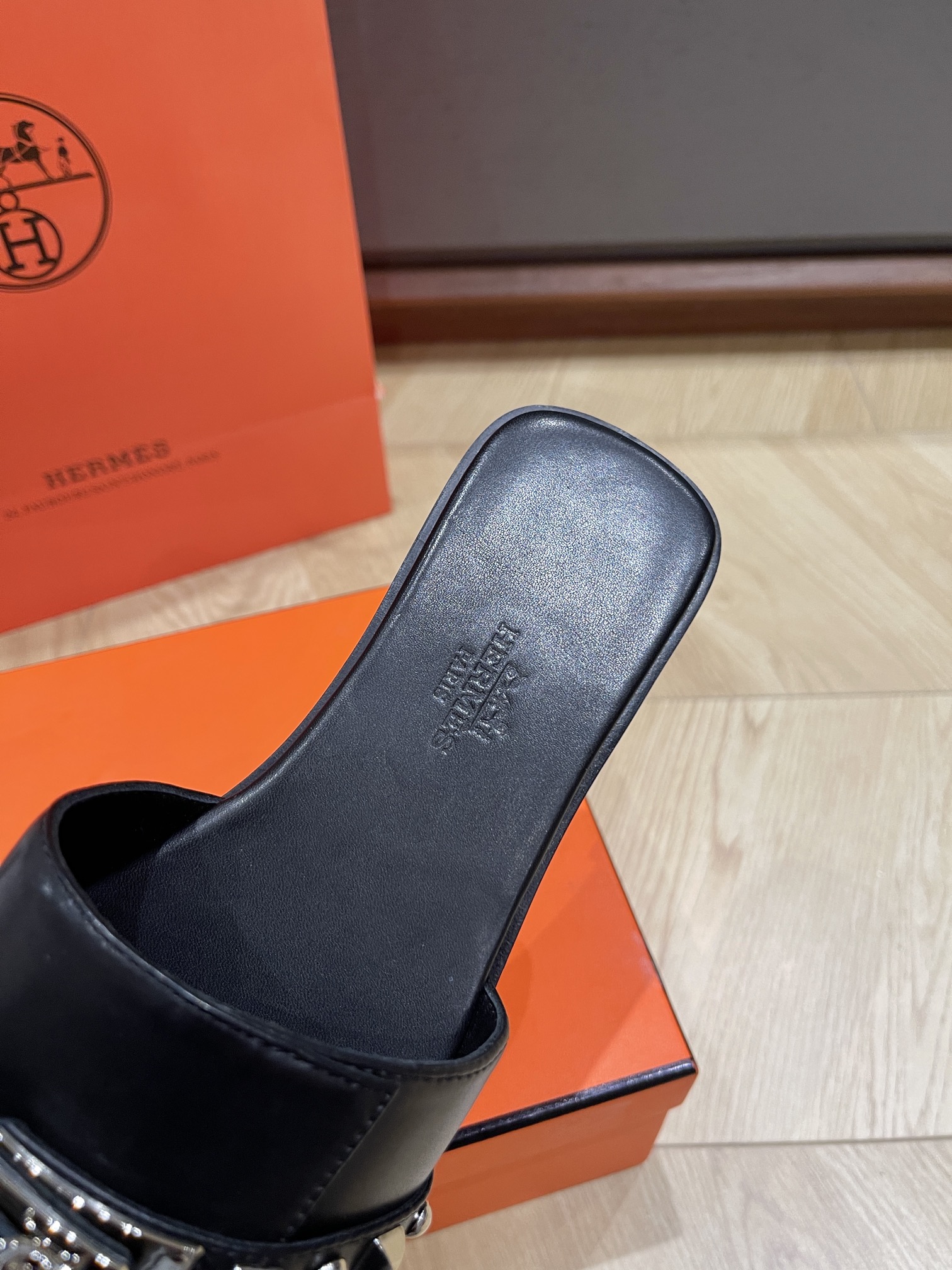 HERMES 00379