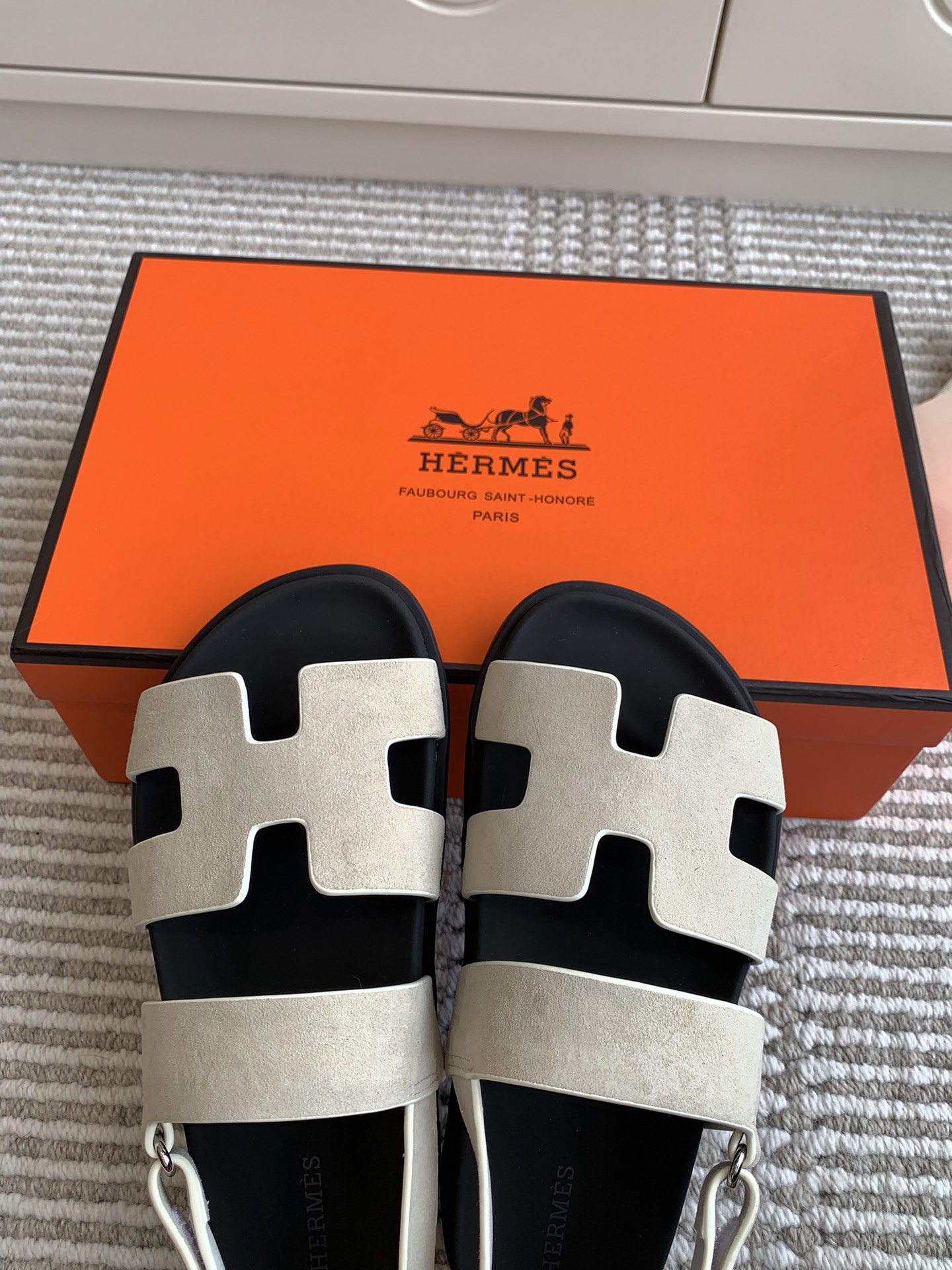HERMES 00379