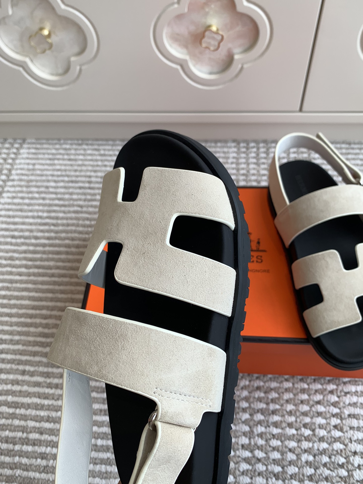 HERMES 00379