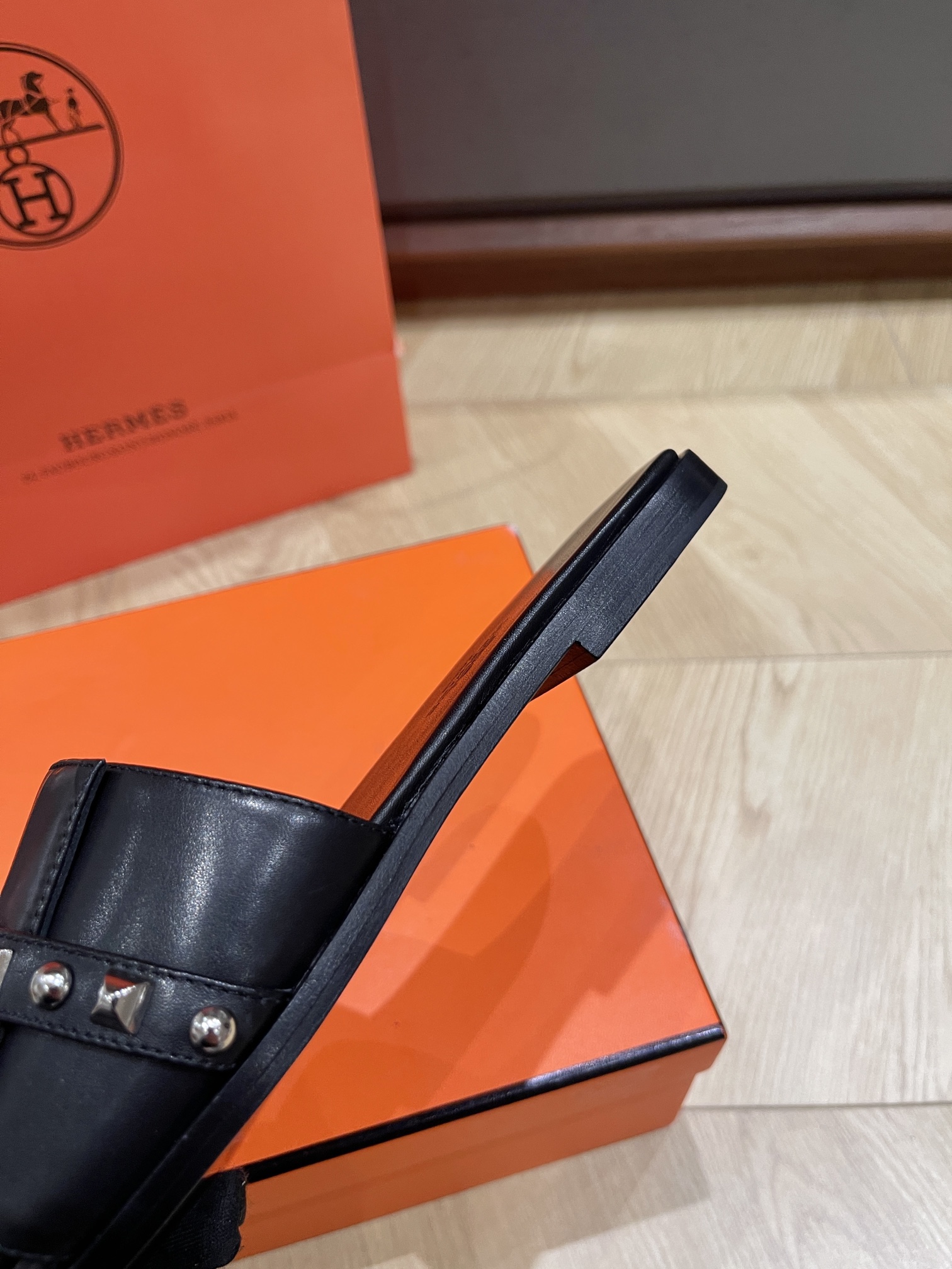 HERMES 00379