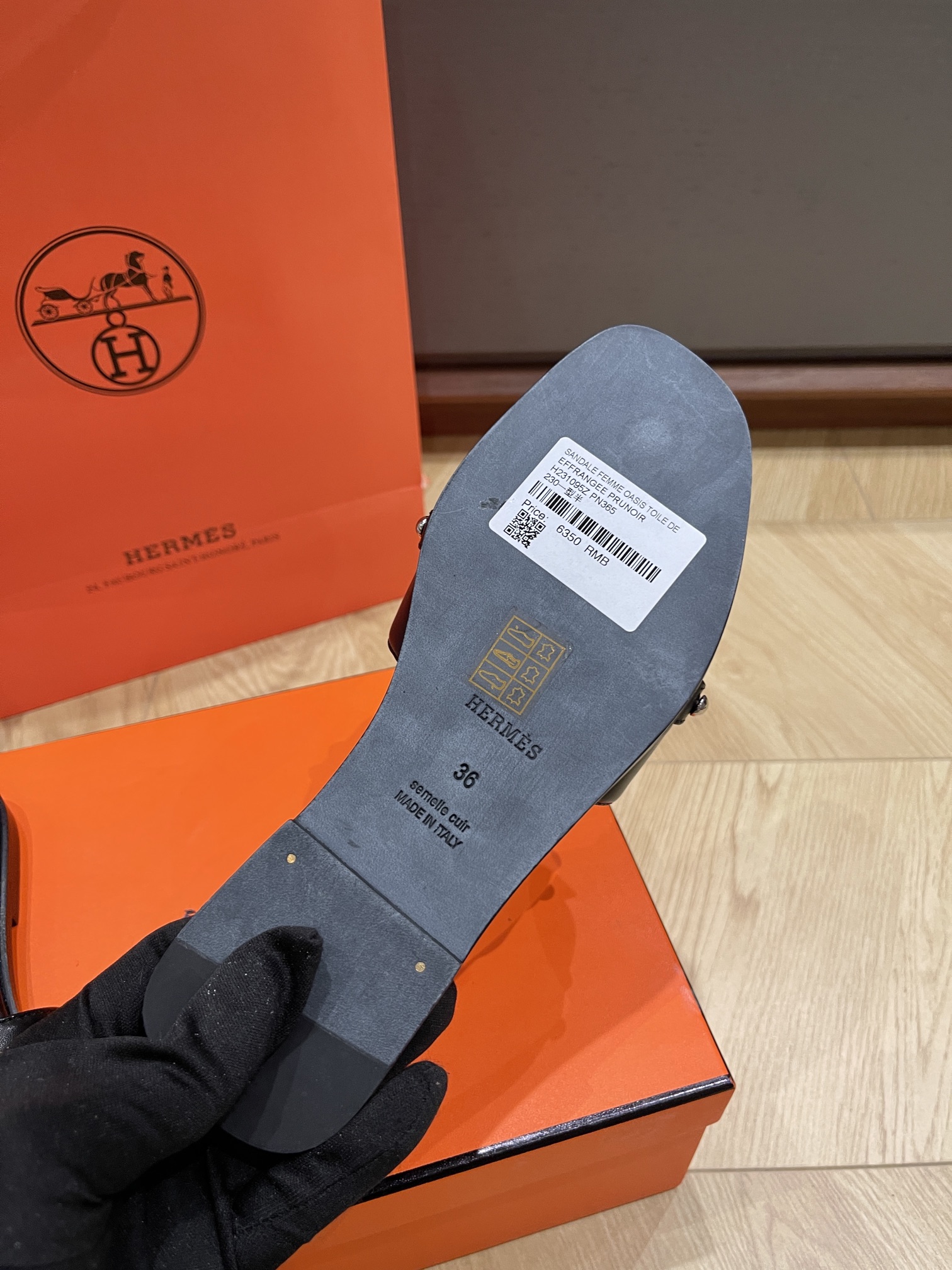 HERMES 00379