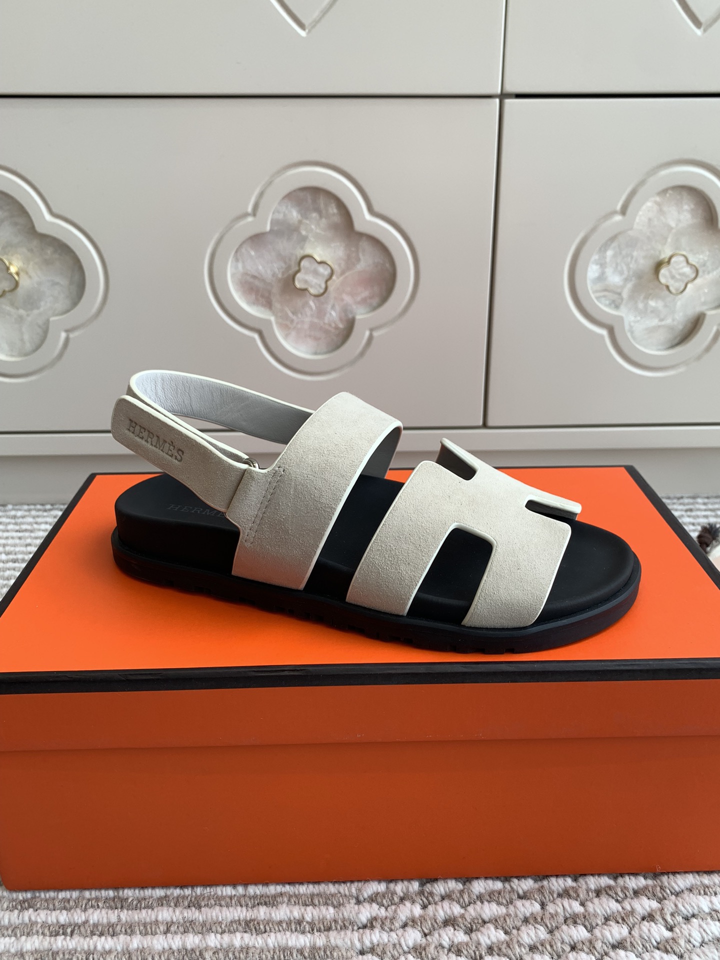 HERMES 00379