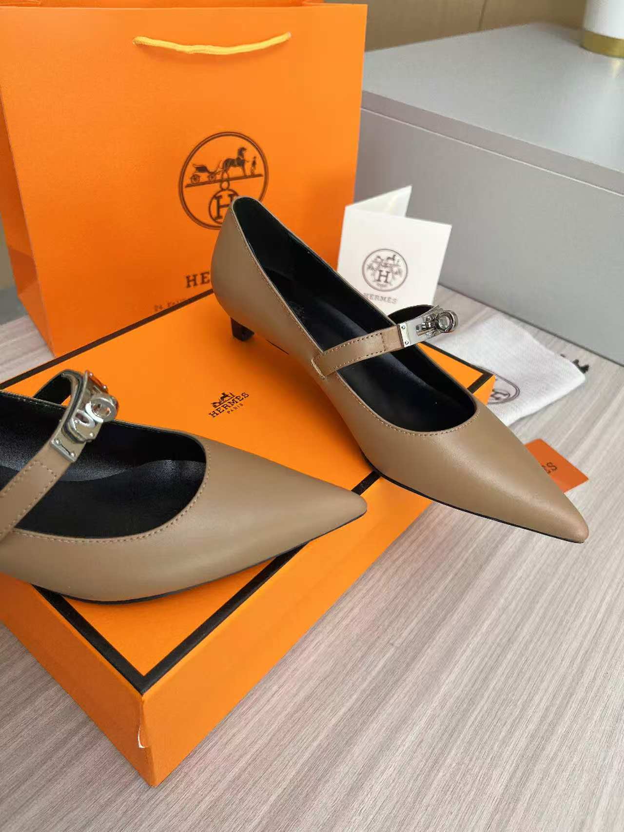 HERMES 00389