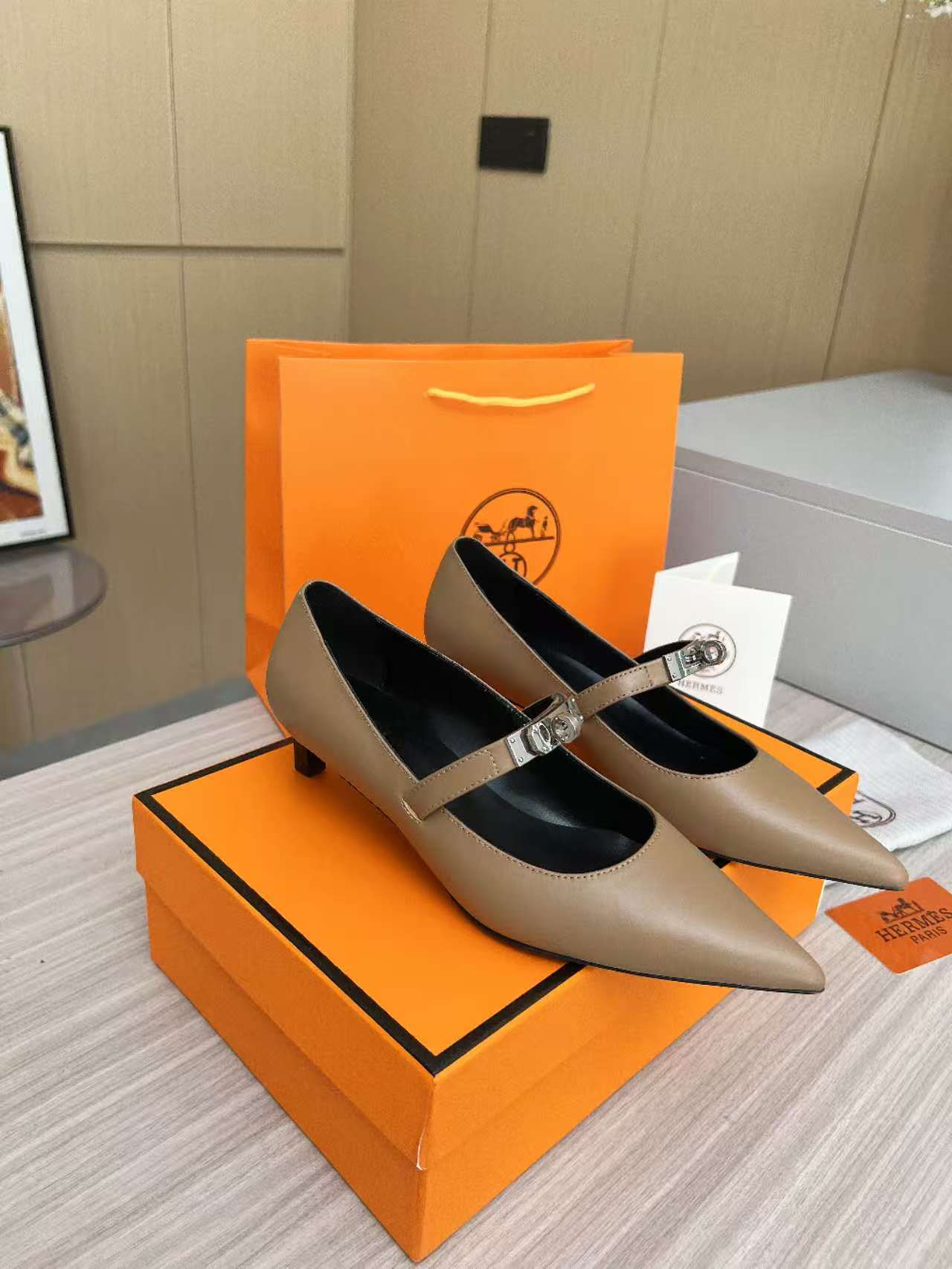 HERMES 00389