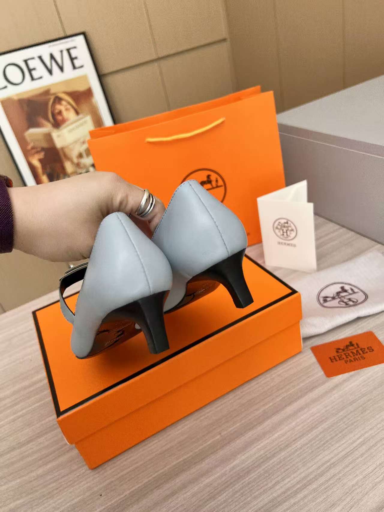 HERMES 00437