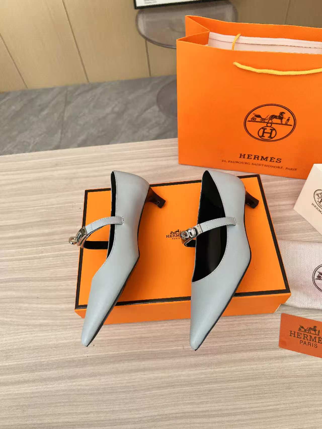 HERMES 00437