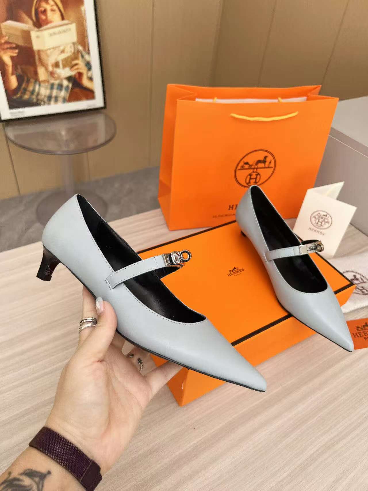 HERMES 00437