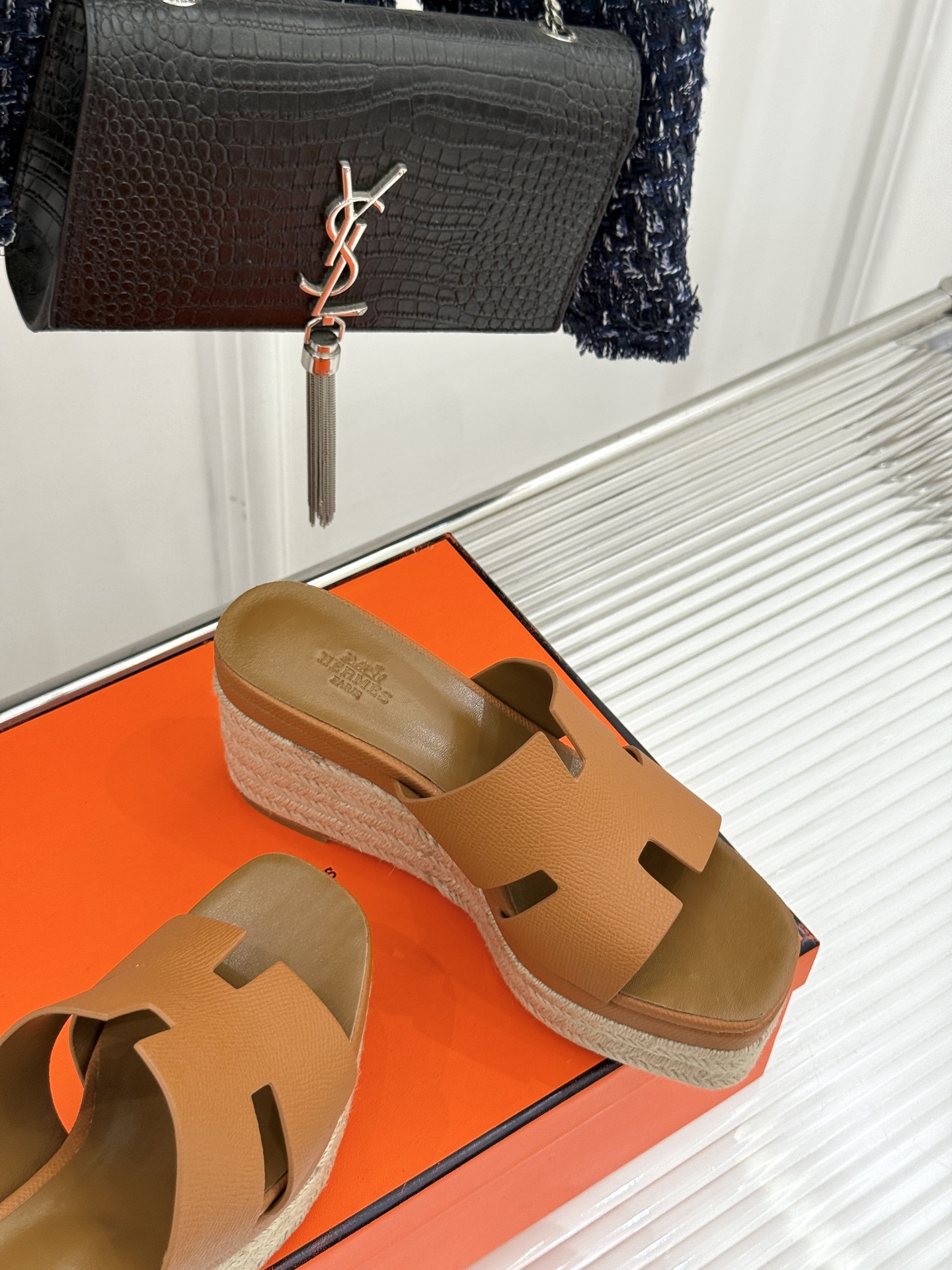 HERMES  00439