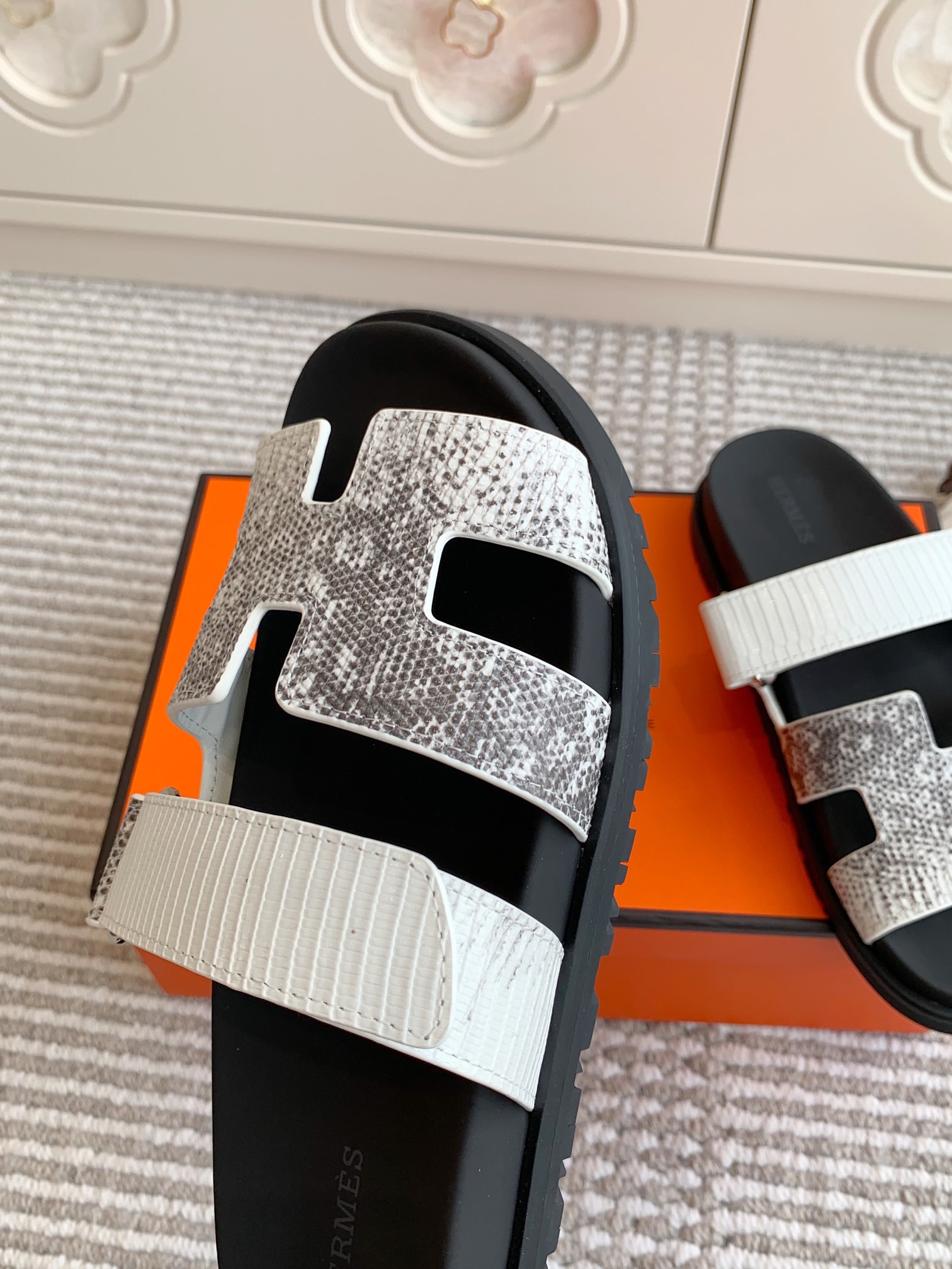 HERMES 00469