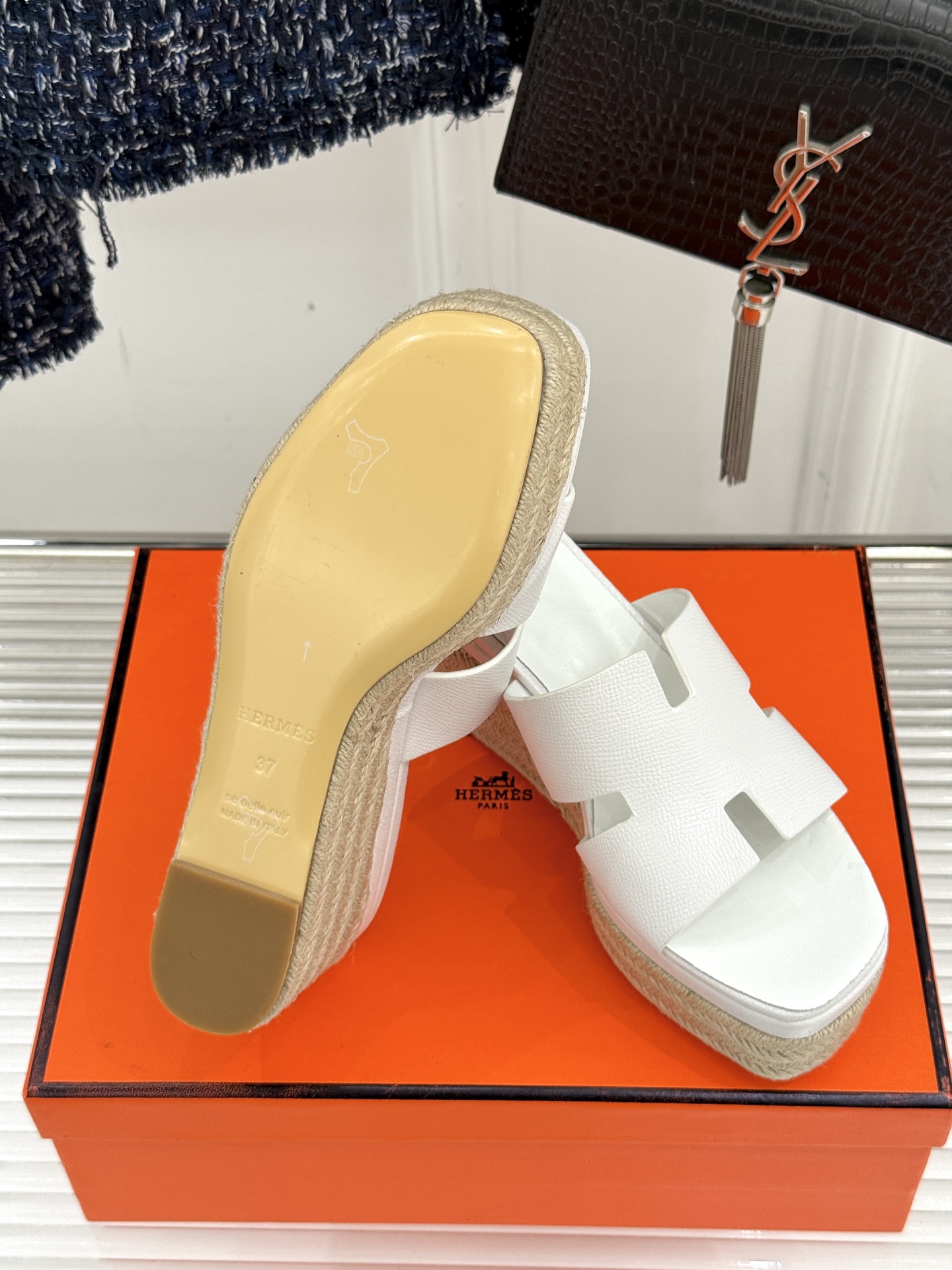 HERMES  00469