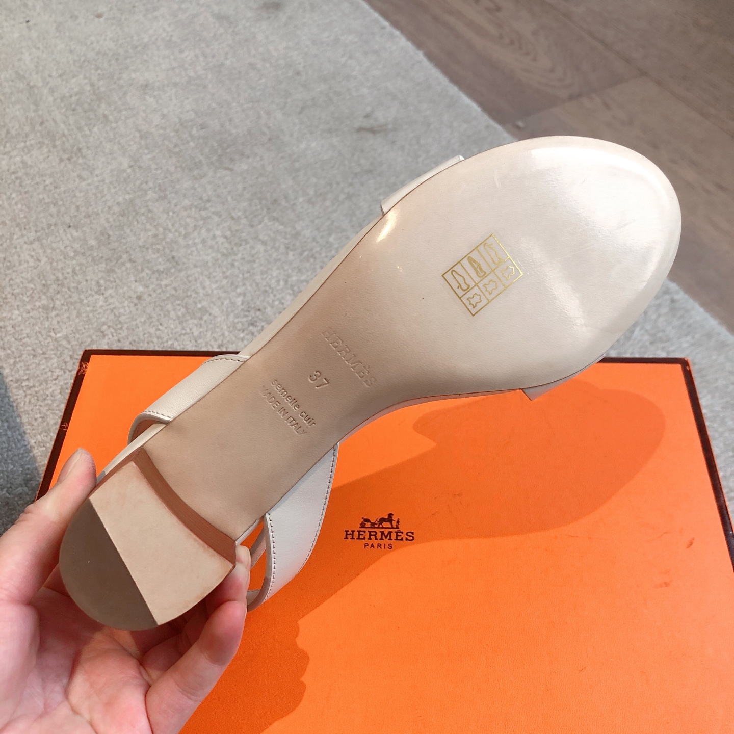 Hermès Juliette Sandal – white Leather
