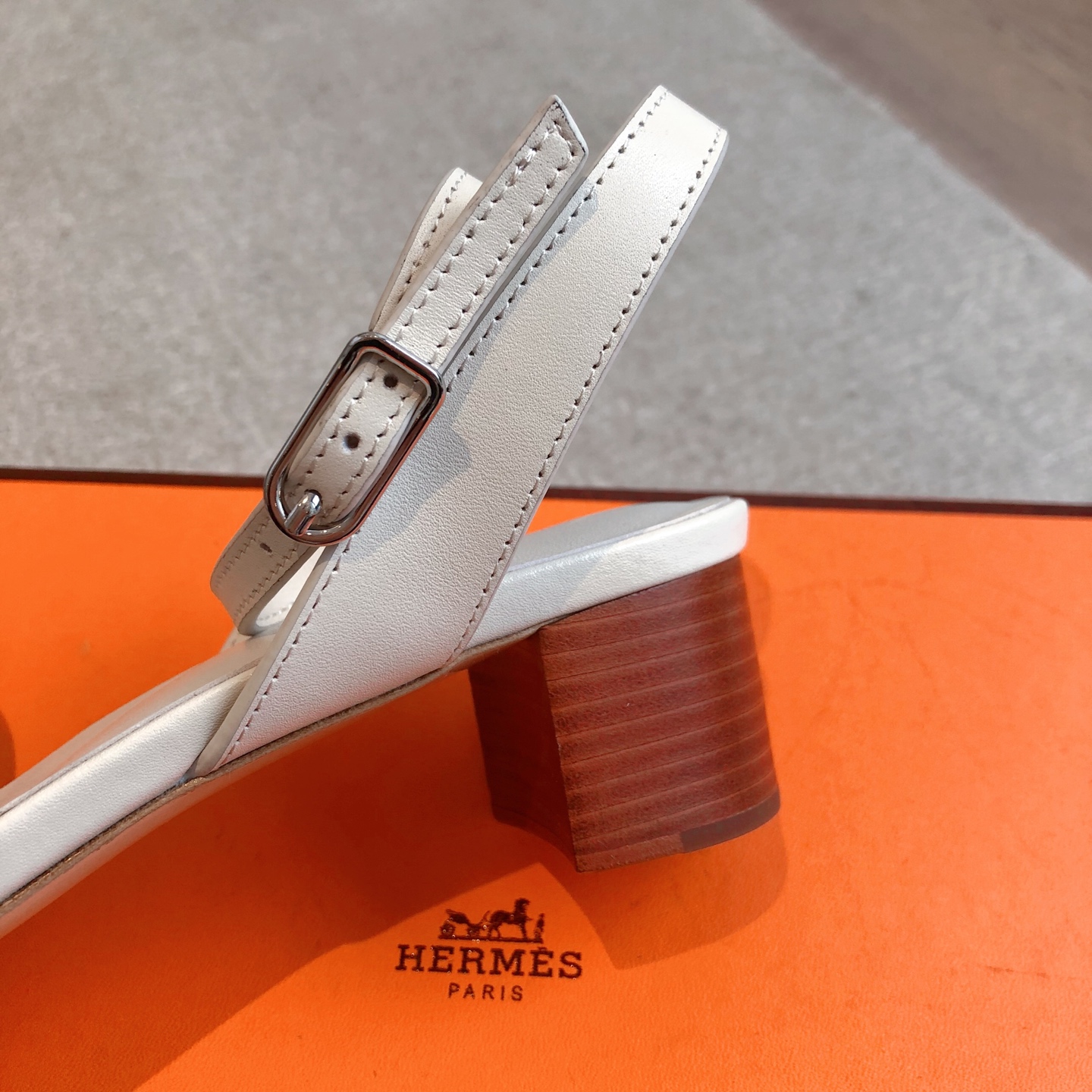 Hermès Juliette Sandal – white Leather