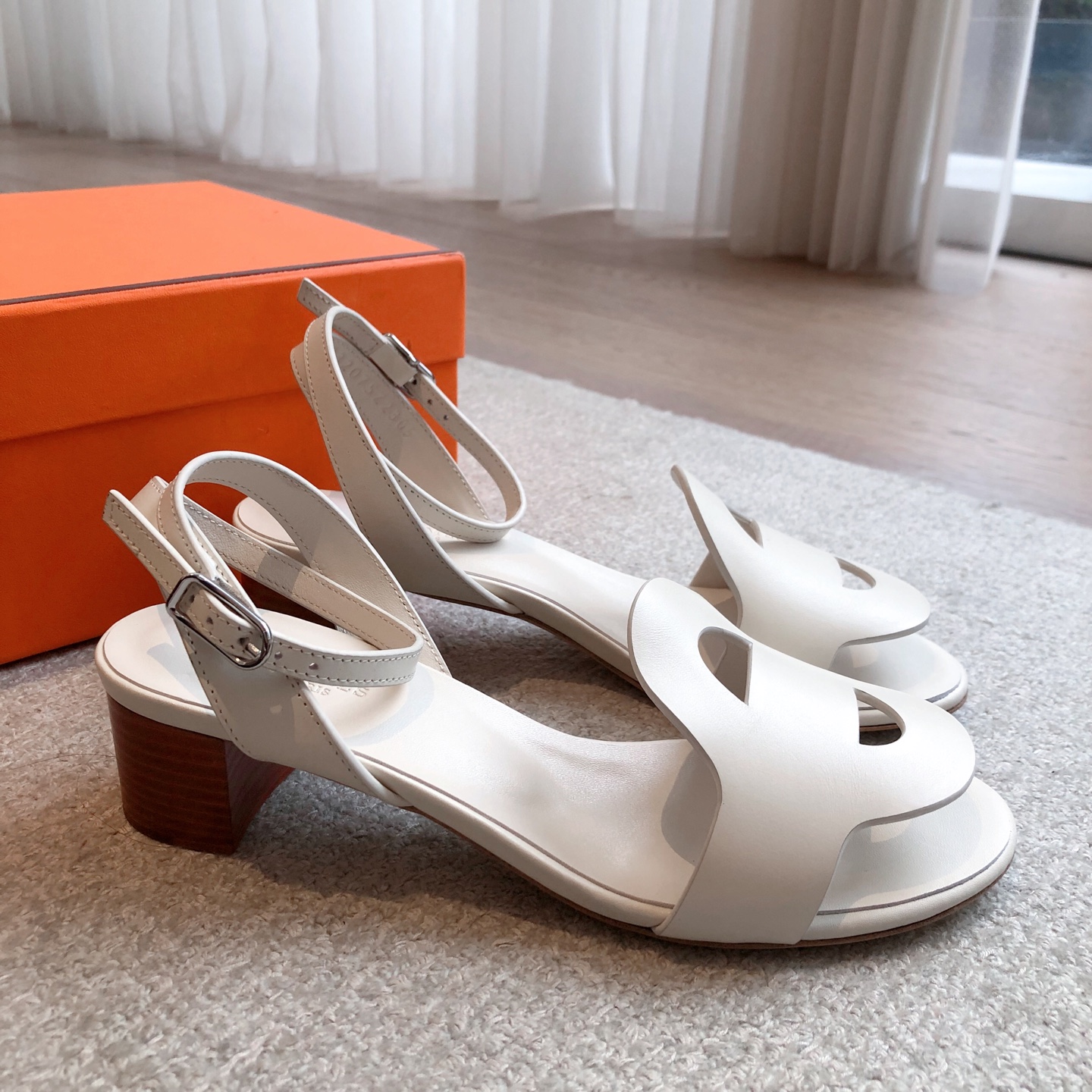 Hermès Juliette Sandal – white Leather