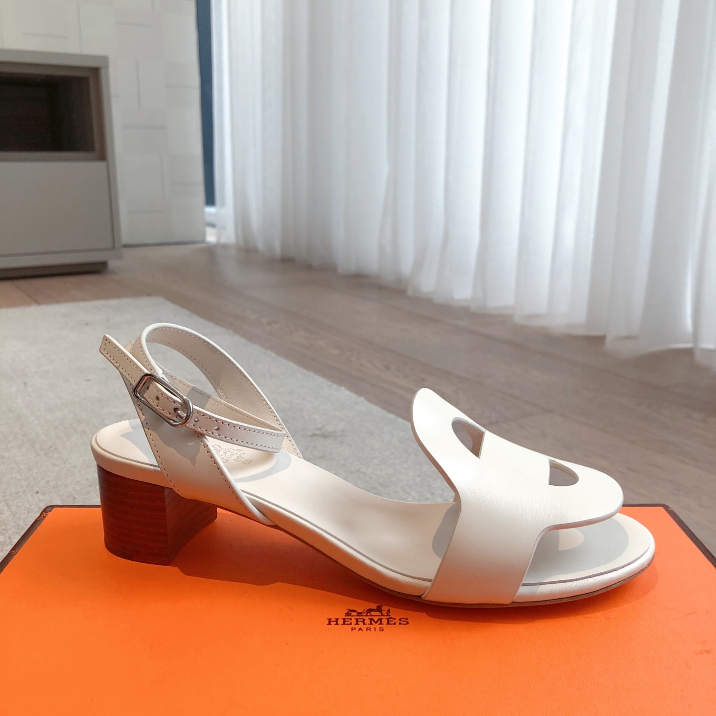 Hermès Juliette Sandal – white Leather