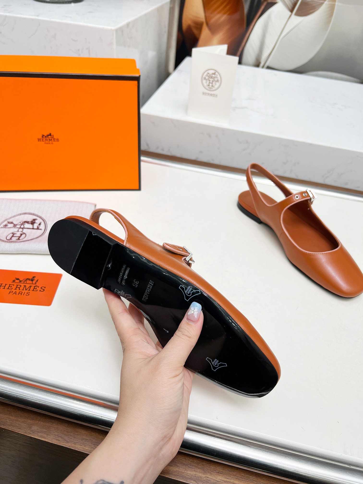 HERMES 00529