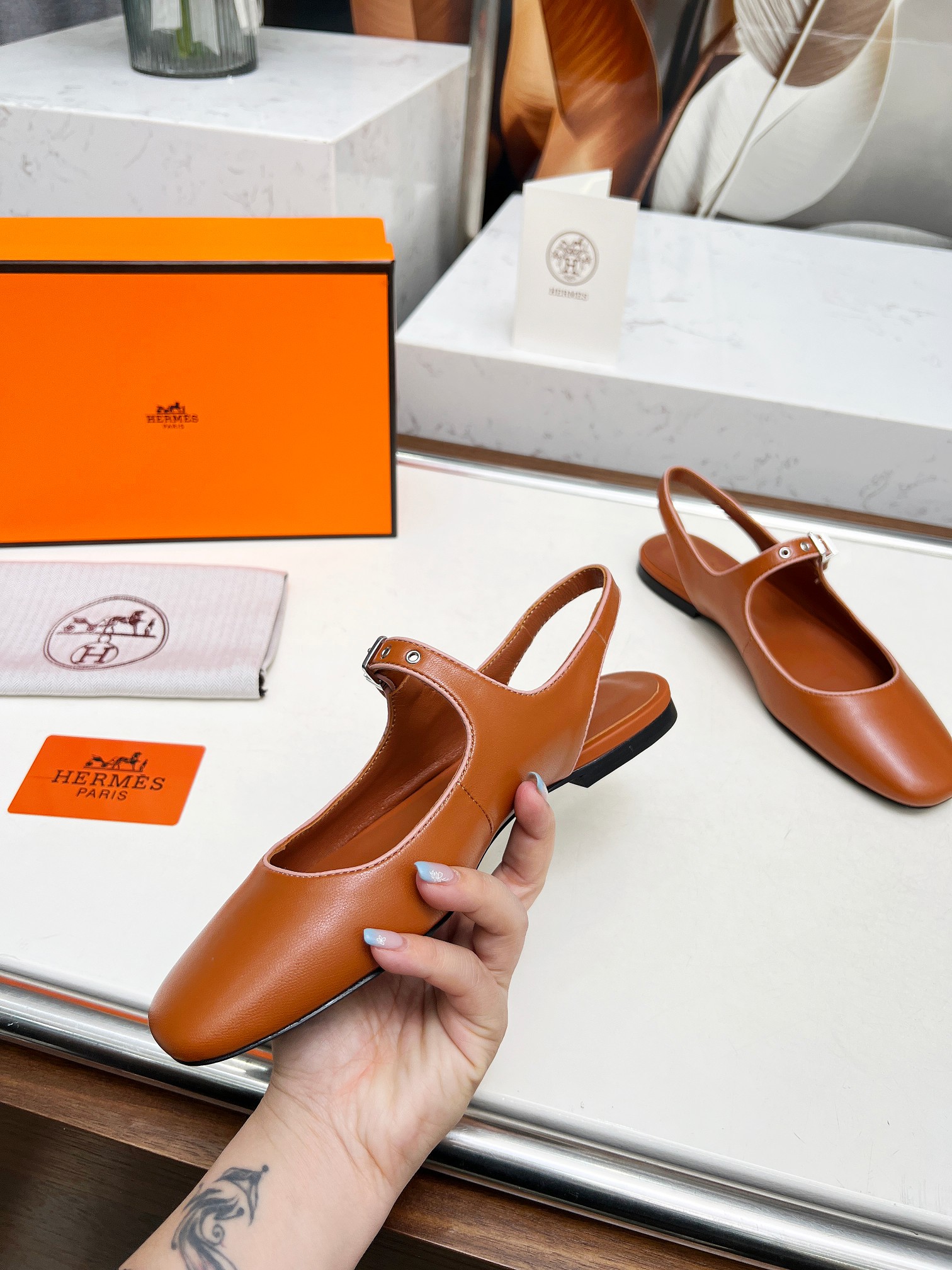 HERMES 00529