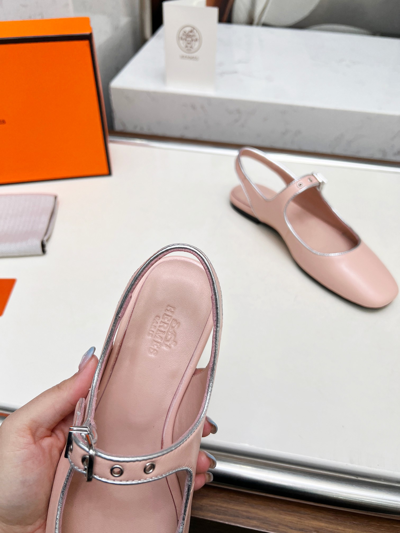 HERMES 00549
