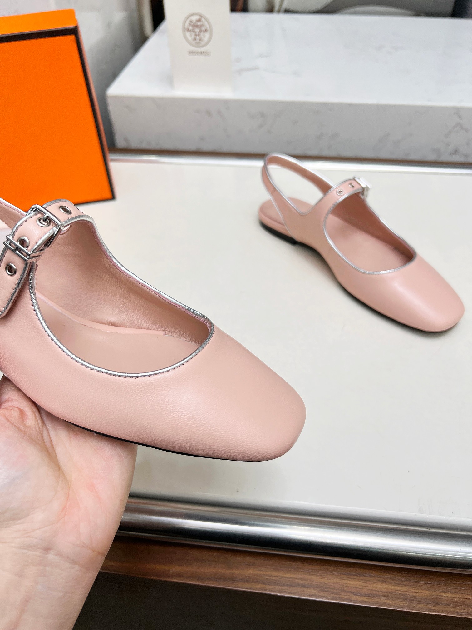 HERMES 00549